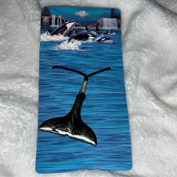 COPY - SEAWORLD WHALE TAIL NECKLACE WITH CORD BRAND NEW - Picture 13 of 15